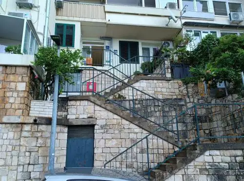 Charming Apartment with Terrace and Old Town View