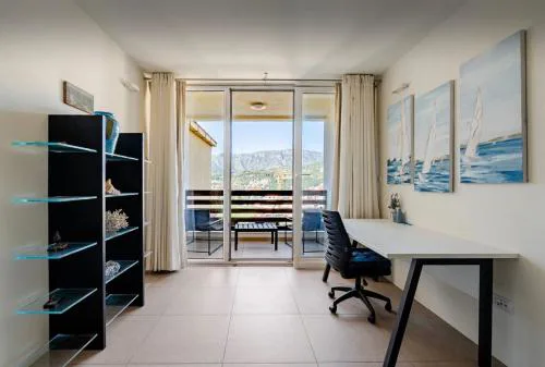 Cruise Ship Bridge View Apartment Luka