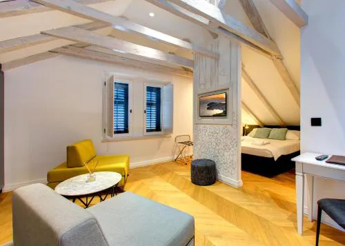 Guest House Forty-Four