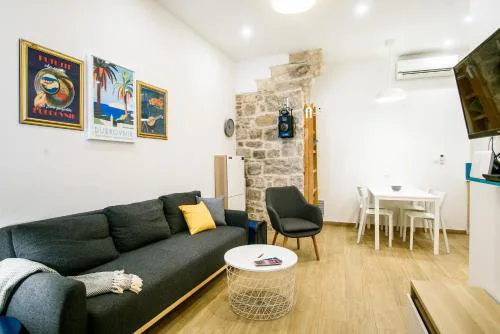 HIDDEN GEM OLD TOWN APARTMENT by DuHomes