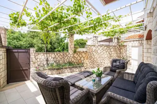 Holiday Home King