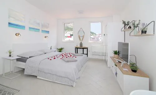 Kenova studio apartment