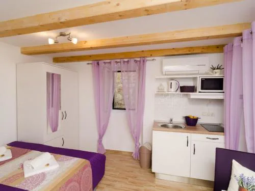 Lavender Garden Apartments - Comfort Studio Apartment Ground Floor - APT 2