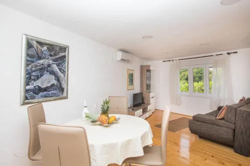 Madonna Field Apartment