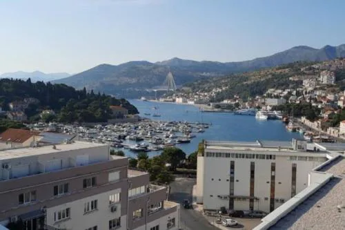MARIA, Modern studio apartment with private parking