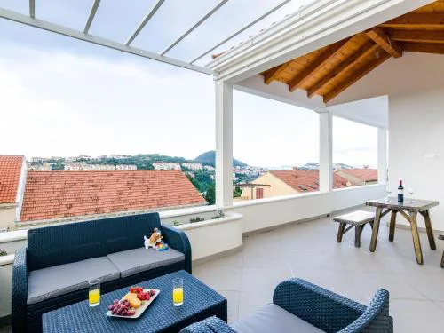 Miracle Apartments - Comfort Studio Apartment with Terrace and City View