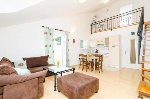 Modern apartment in Dubrovnik, 54 m² with sea and garden view