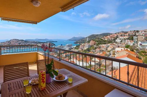 Polina's Sunset Apartment