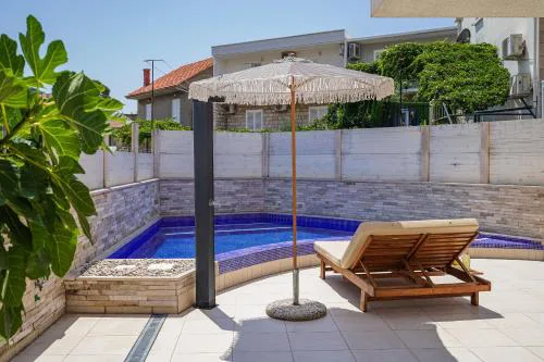 PRIVATE POOL 5 stars apartment