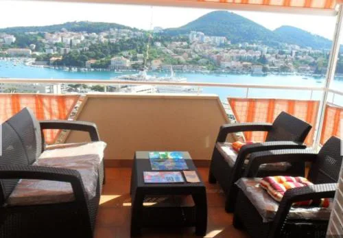 Rooms ANELA with large common tarrace and beautiful sea view