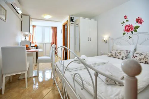 Studio Kristic, cozy studio with a terrace