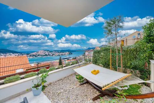 Walking distance old town 120m2,garden,view,garage