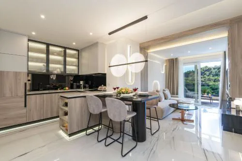 The Signature Suite - two bedroom modern apartment in Lapad