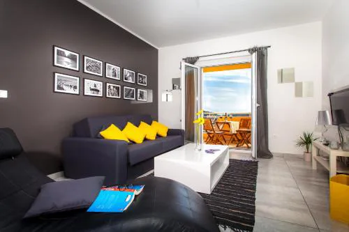 Two Bedroom Apartment with Sea View & Balcony