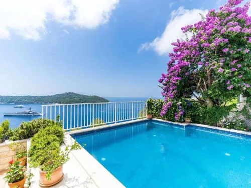 Villa Adrian - Six Bedroom Villa with Swimming pool and Sea View