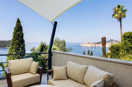 Villa B with Old town & sea view
