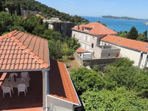 Villa Hortenzia - Three-Bedroom Apartment with Terrace and Sea View