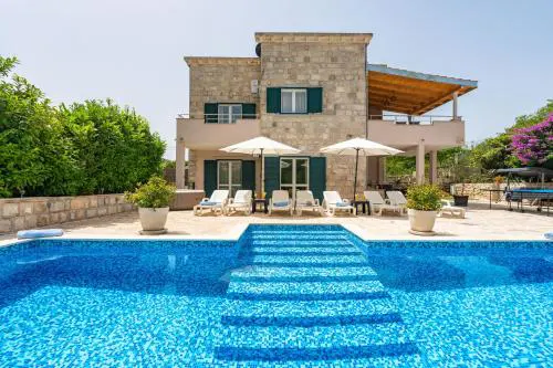 Villa Petmat - with private pool and 6 bedrooms