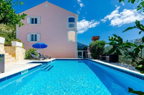 Three Bedroom Holiday Home, Pool , Sauna, Terrace