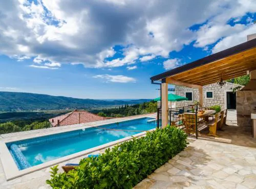 Villa Falcon Rook