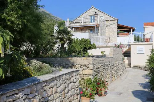 Family-friendly apartments with swimming pool Kuciste - Perna, Peljesac - 10143