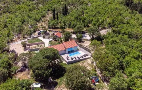 Gorgeous Home In Metkovic