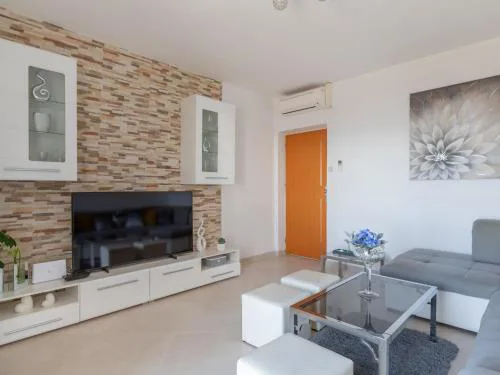 2 room apartment with hot tub