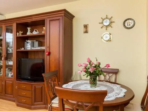 Apartment Jele - Two Bedroom Apartment with Balcony and Garden View