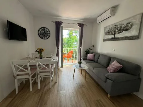 Apartment & Rooms Papa - Two Bedroom Apartment with Balcony and Partial Sea View