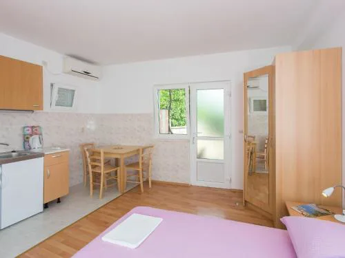 Apartments Bibijana- Superior Studio Apartment with Patio and Sea View APARTMAN 4