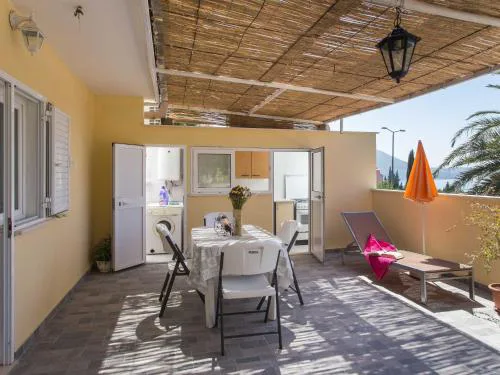 Apartments Djurkovic - Two-Bedroom Apartment with Shared Terrace and Sea View