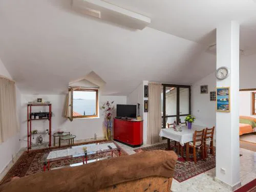 Apartments Kisic - Two-Bedroom Apartment with Balcony and Sea View potkrovlje