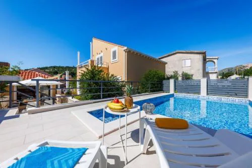 Villa "Amber" relaxation in nature with a Pool
