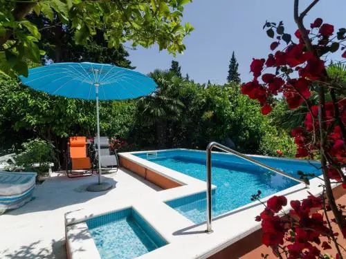 Villa Gemma - Four Bedroom Villa with Terrace and Swimming Pool