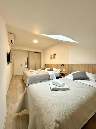 Cloud9 Airport Suites
