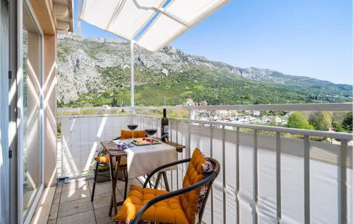 Awesome Apartment In Mokosica