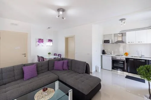 Green Paradise Apartments
