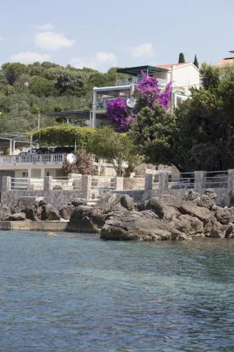 "Azzurra Apartments