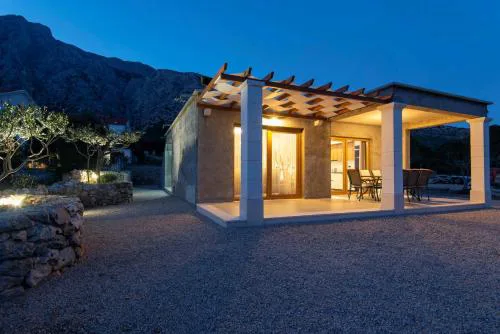 Grand View Holiday Home