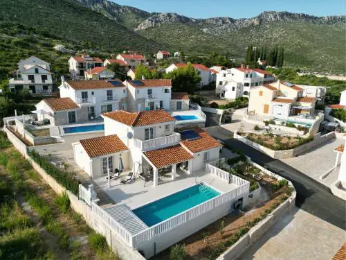 Villa Aura