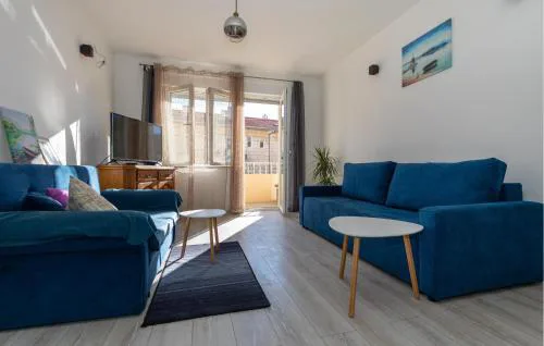 1 Bedroom Lovely Apartment In Ploce