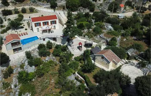 Amazing Home In Ploce