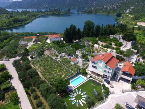 Villa Solo Luxury family app in Nature park
