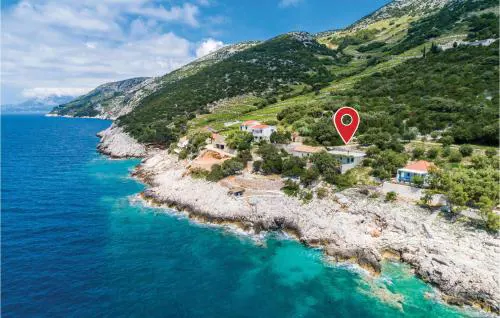 Three-Bedroom Holiday Home In Potomje