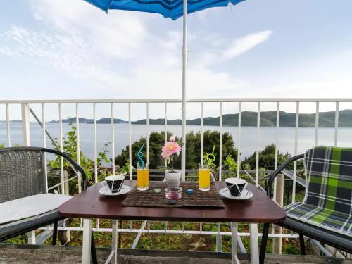 Apartment Giovani - Two Bedroom Apartment with Balcony and Sea View