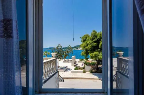Top Location Three Bedroom Apartment