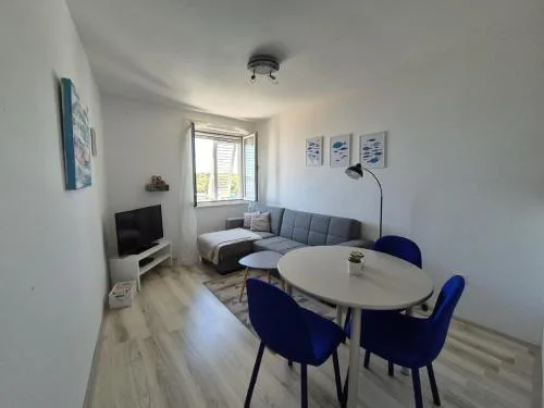 Apartments Matea - One-Bedroom Apartment with Sea View - tikovica