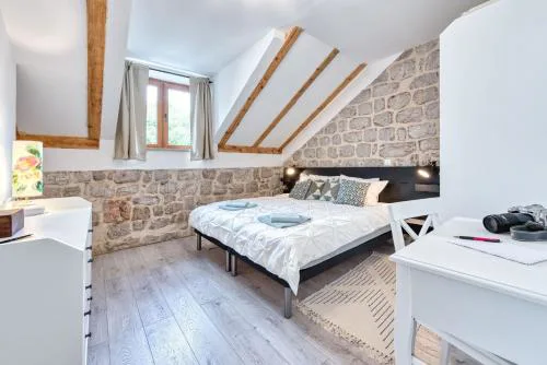 Villa Dovecote with Private Sauna, Jacuzzi & Gym
