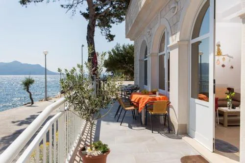 2 bedroom apartment with Sea view