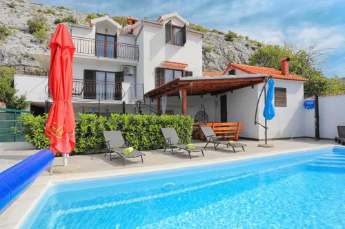 Family friendly house with a swimming pool Gornje Sitno, Split - 20009